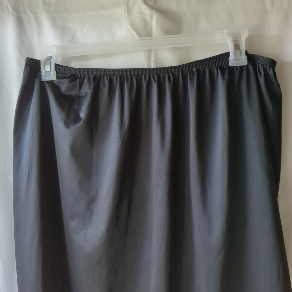Vintage Vassarette Black 1/2 Slip With Lace Trim At Hem & Side Slit Size XL - Picture 4 of 8